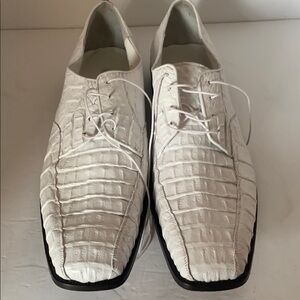 Real crocodile  White Textured Oxfords with Square Toe